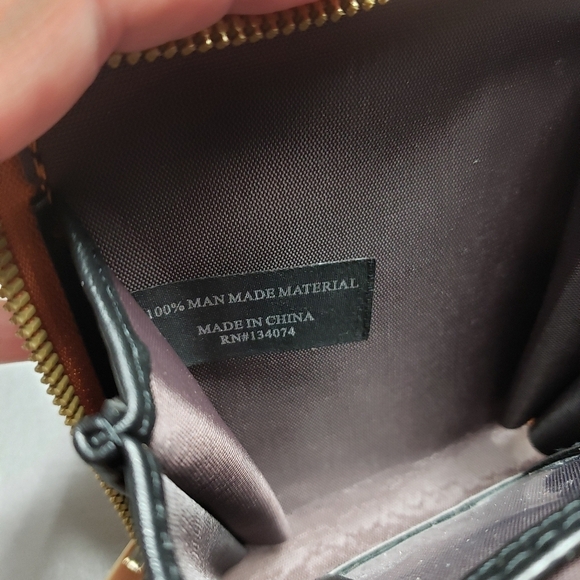 brown faux leather crossbody bag with 2 pockets and a phone pocket - Picture 7 of 12